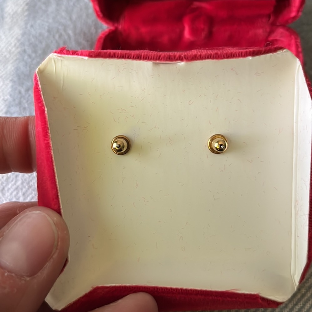 NIB Monet stud earrings - Picture 4 of 4